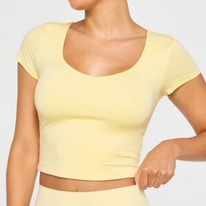Fabletics AirLite Short Sleeve Top in Butter Yellow. Size XS